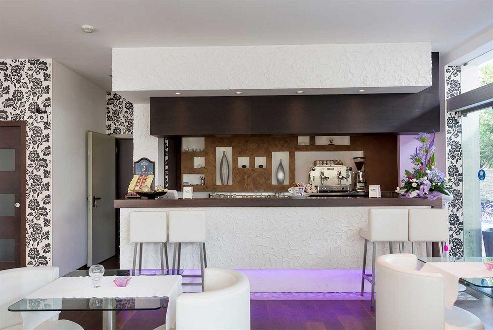 Medi Garden Hotel&Residence Алба Адриатика Екстериор снимка