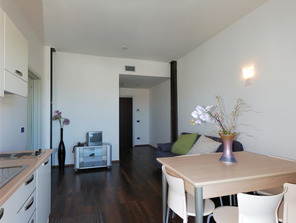 Medi Garden Hotel&Residence Алба Адриатика Екстериор снимка