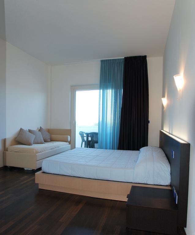 Medi Garden Hotel&Residence Алба Адриатика Екстериор снимка