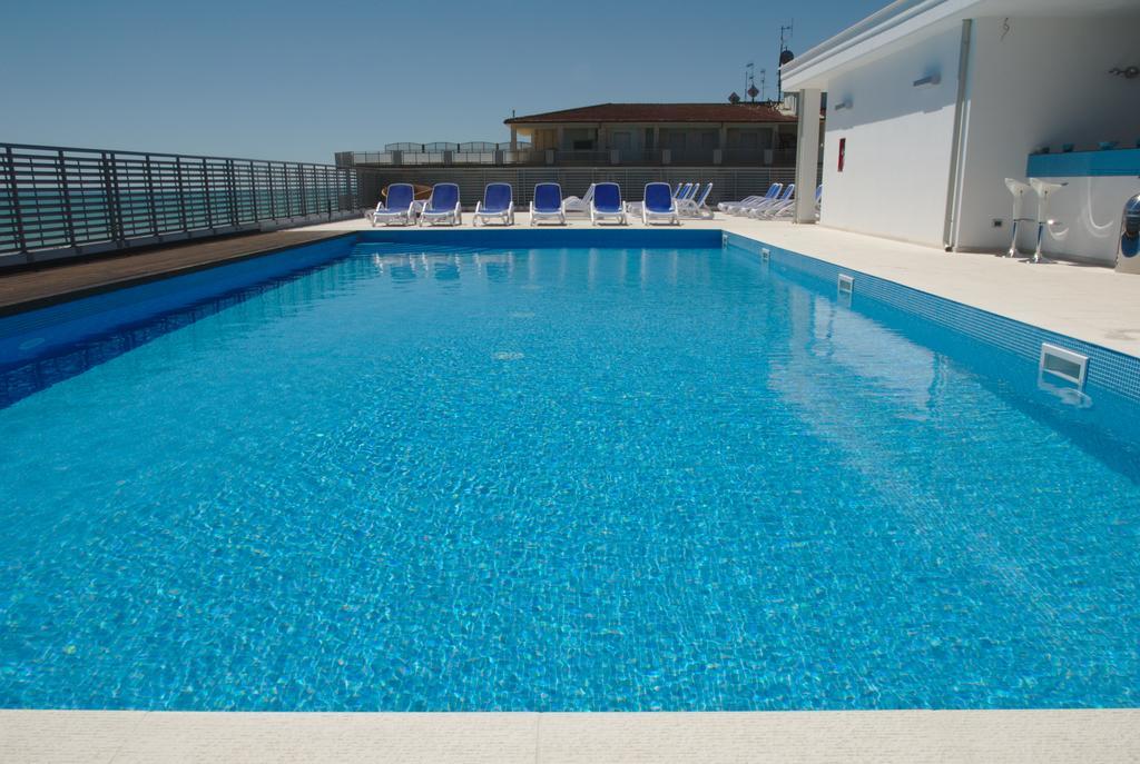 Medi Garden Hotel&Residence Алба Адриатика Екстериор снимка