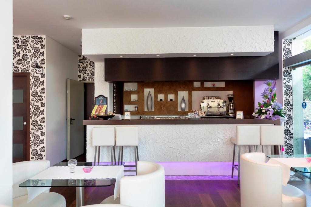 Medi Garden Hotel&Residence Алба Адриатика Екстериор снимка