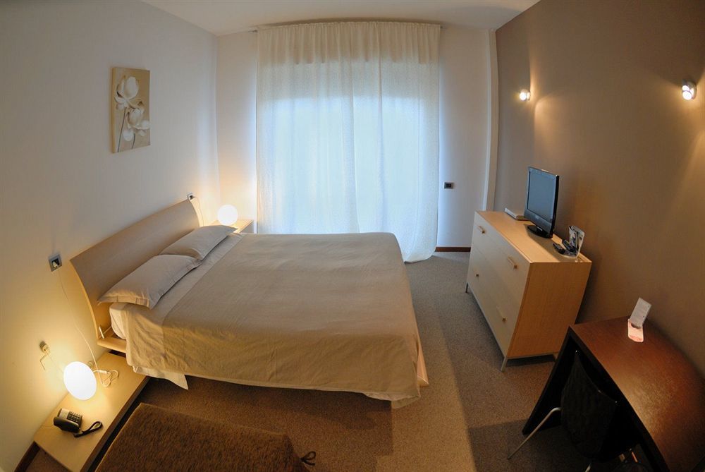 Medi Garden Hotel&Residence Алба Адриатика Екстериор снимка