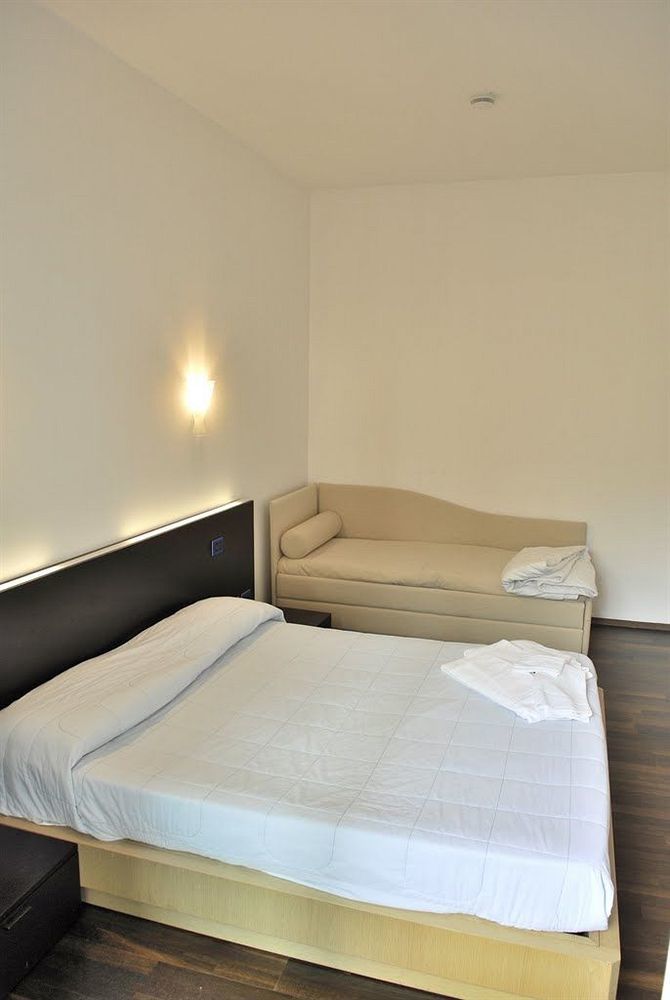 Medi Garden Hotel&Residence Алба Адриатика Екстериор снимка