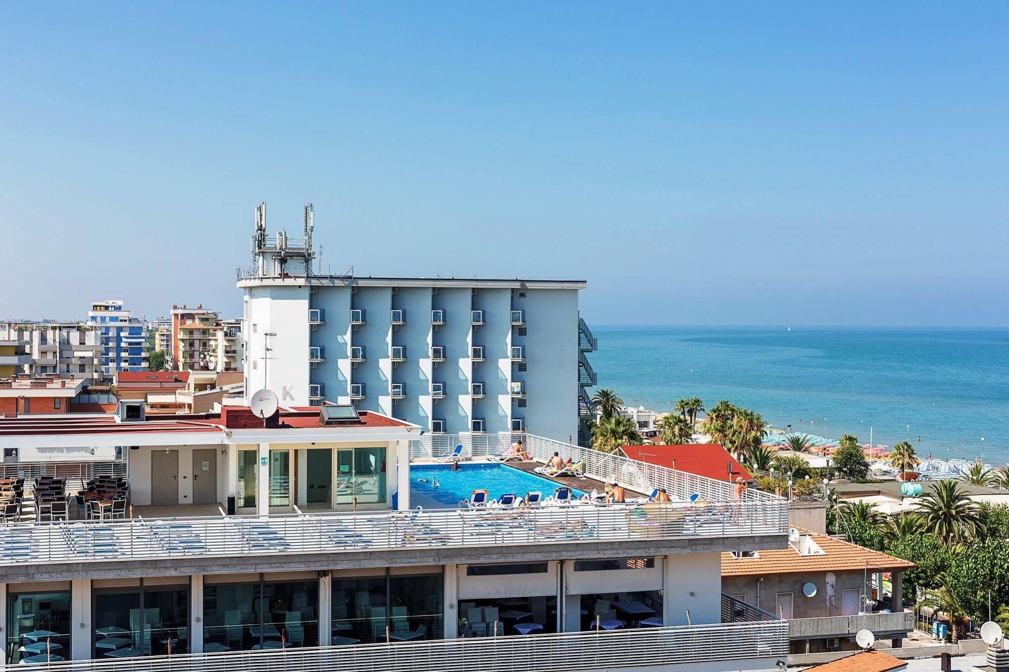 Medi Garden Hotel&Residence Алба Адриатика Екстериор снимка