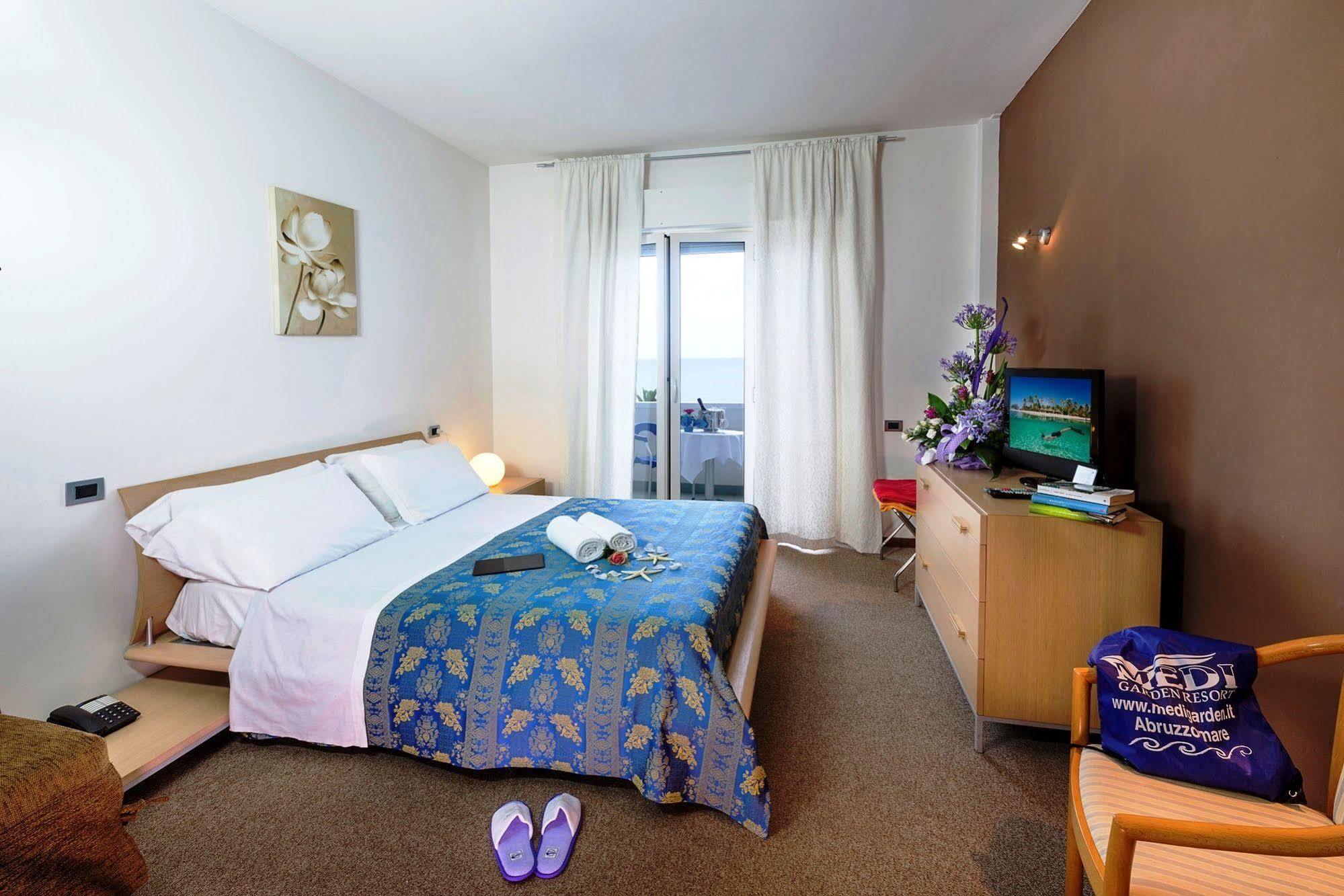 Medi Garden Hotel&Residence Алба Адриатика Екстериор снимка