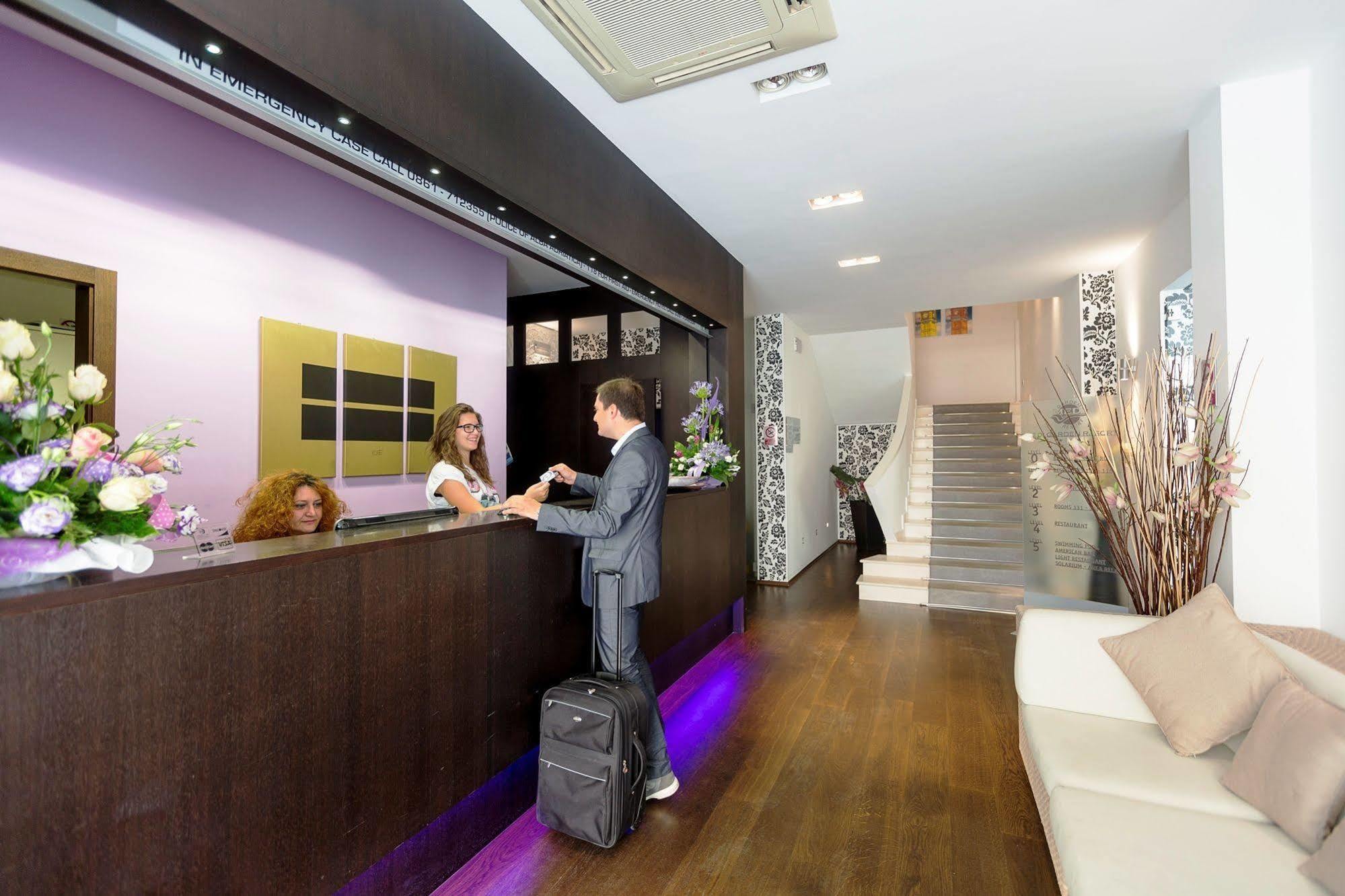 Medi Garden Hotel&Residence Алба Адриатика Екстериор снимка