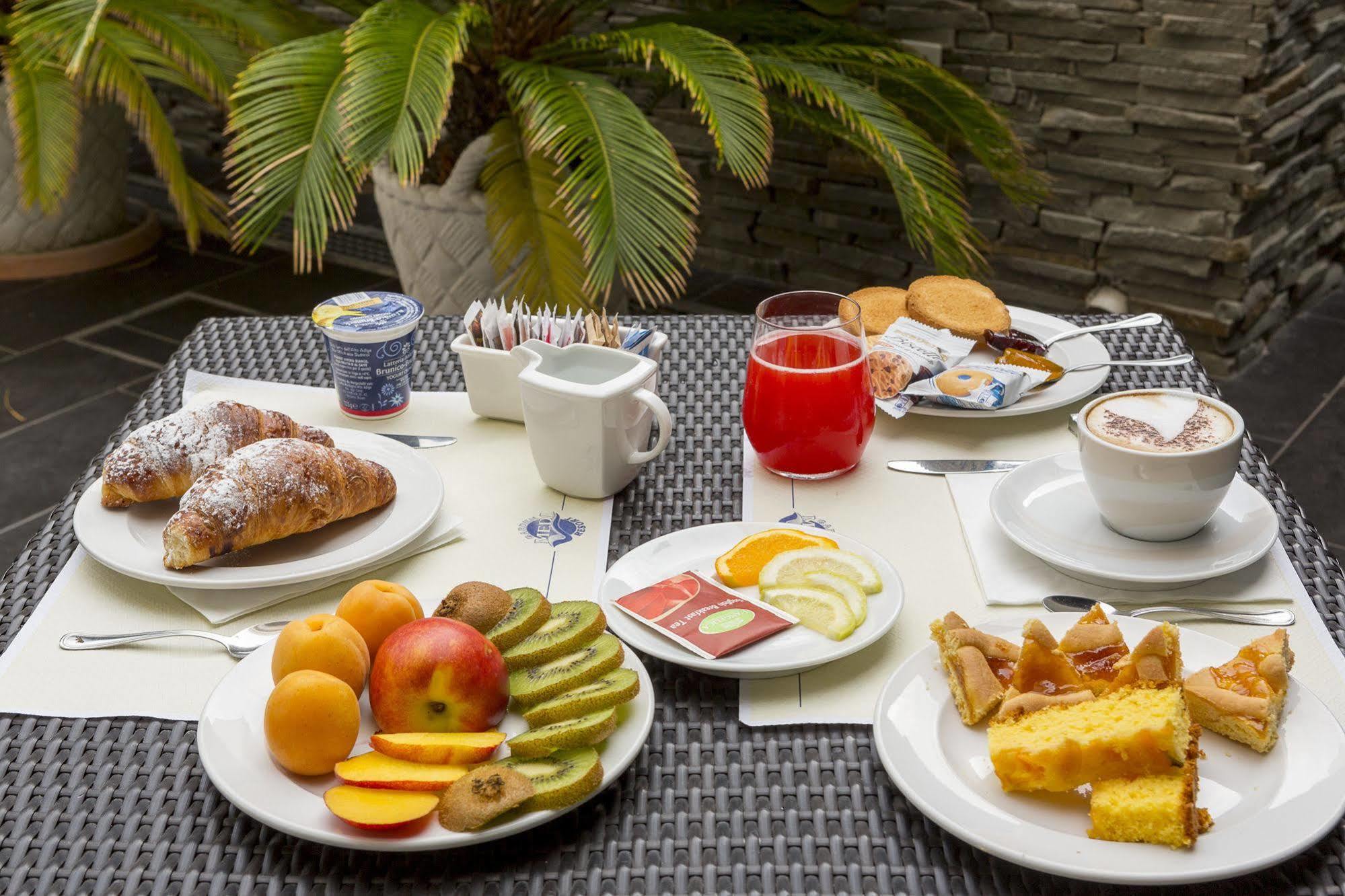 Medi Garden Hotel&Residence Алба Адриатика Екстериор снимка