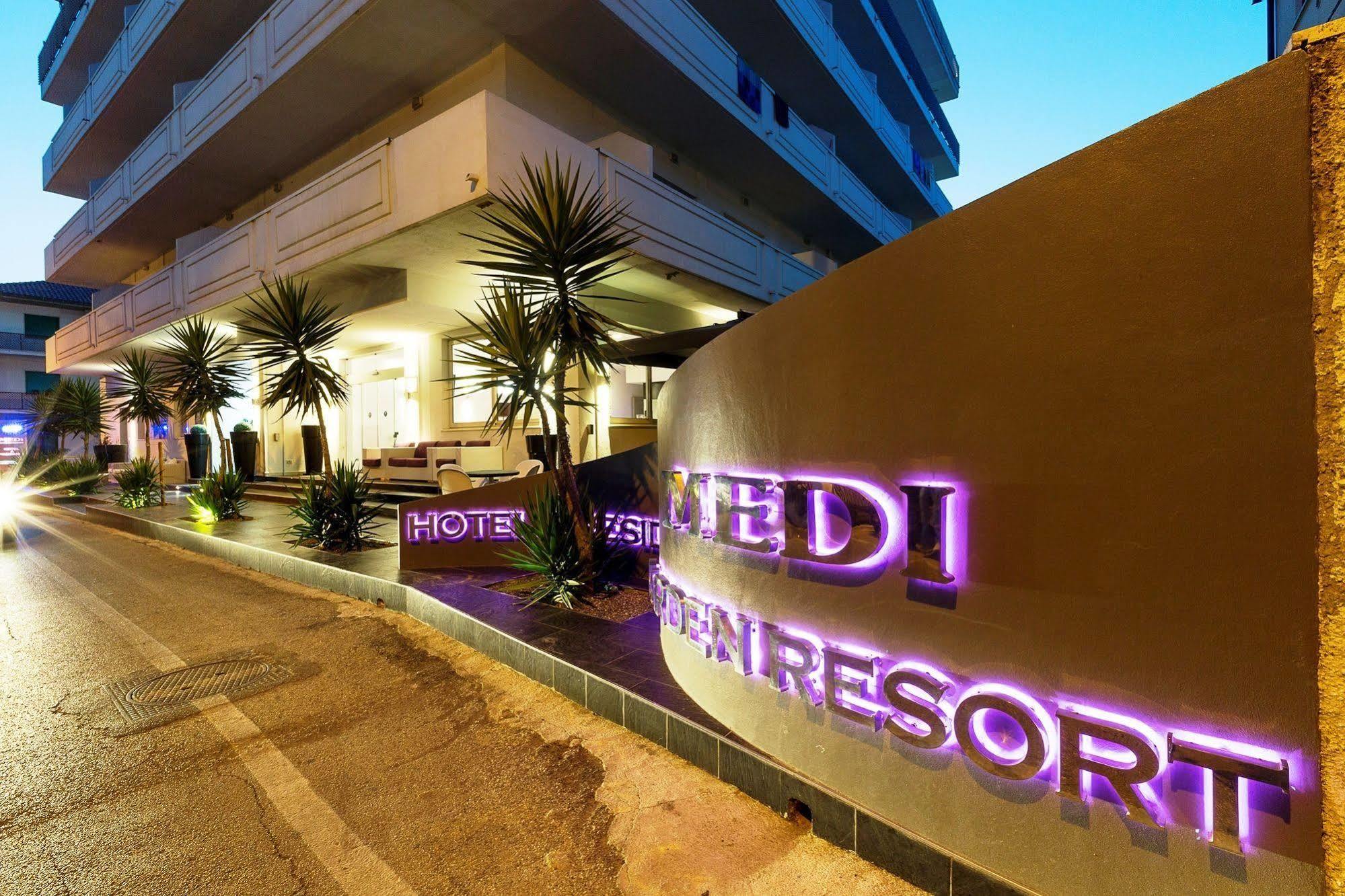 Medi Garden Hotel&Residence Алба Адриатика Екстериор снимка